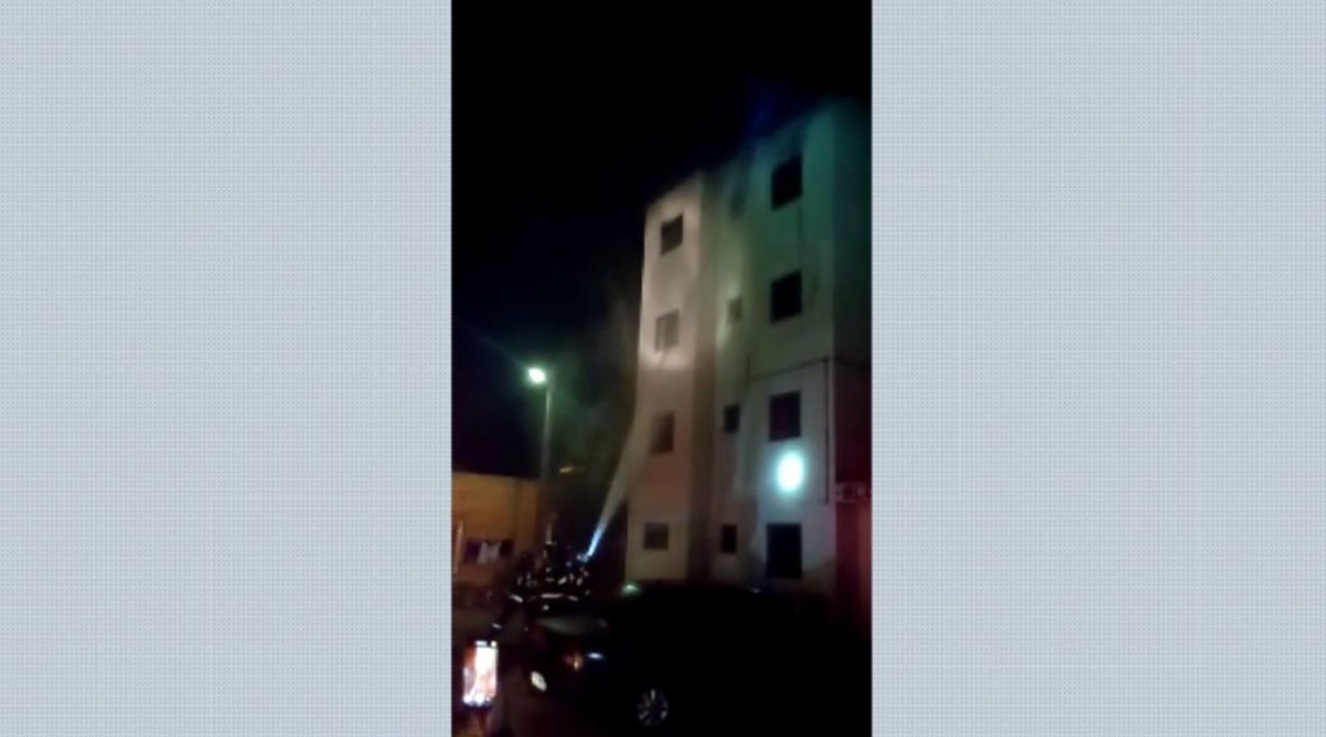 REGIÃO: Apartamento pega fogo e moradora pula da janela para se salvar