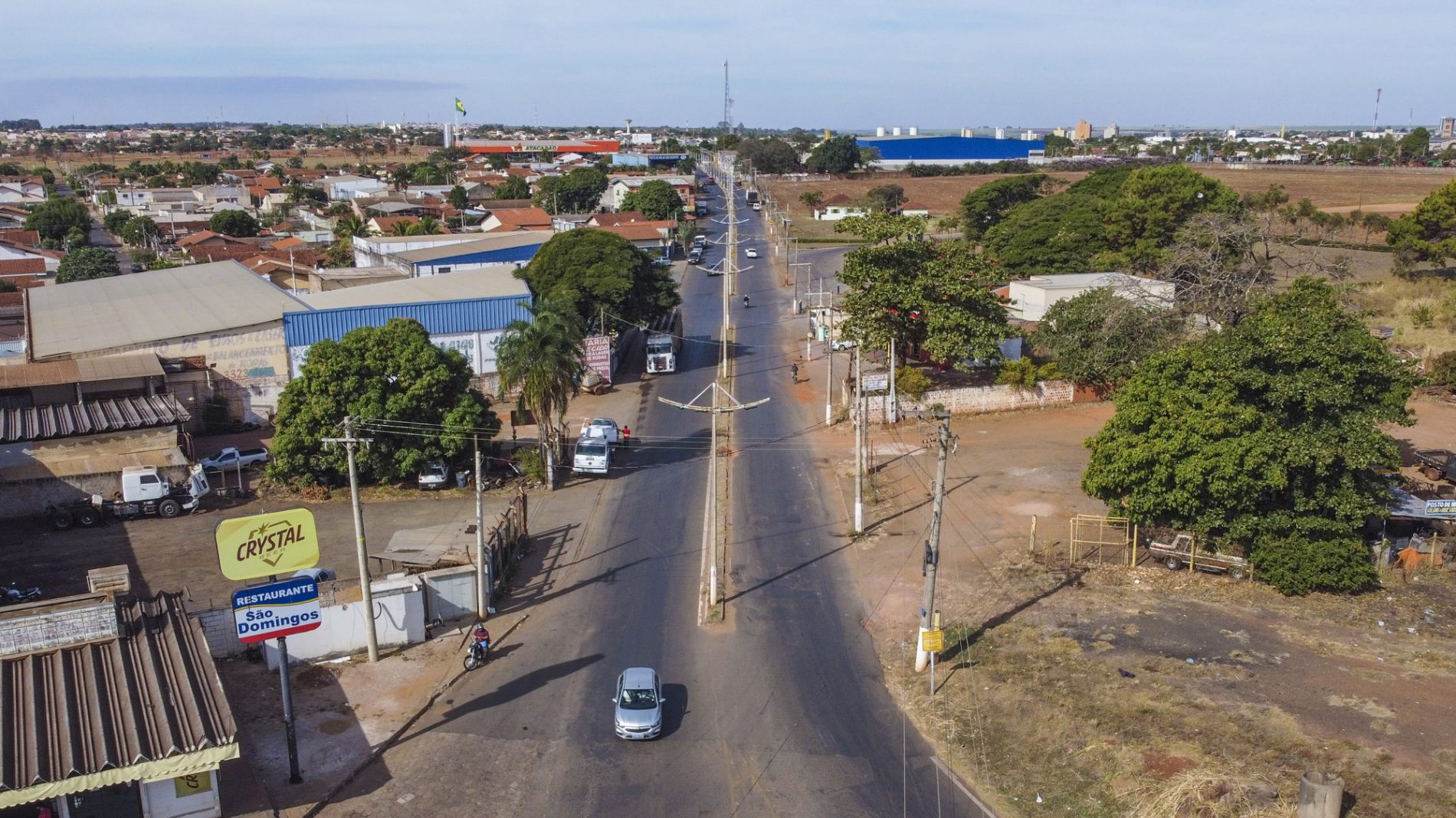 BARRETOS: Seis postes de iluminação da Avenida Rio Dalva são substituídos