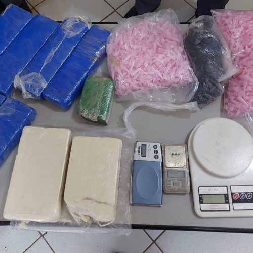 BARRETOS: Polícia apreende sete quilos de drogas, celulares, Tablets e milhares de pinos vazios