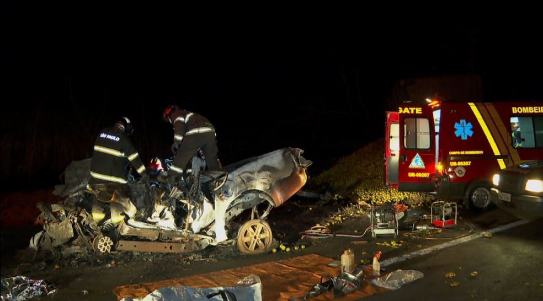 REGIÃO: Colisão entre caminhão e caminhonete deixa cinco mortos