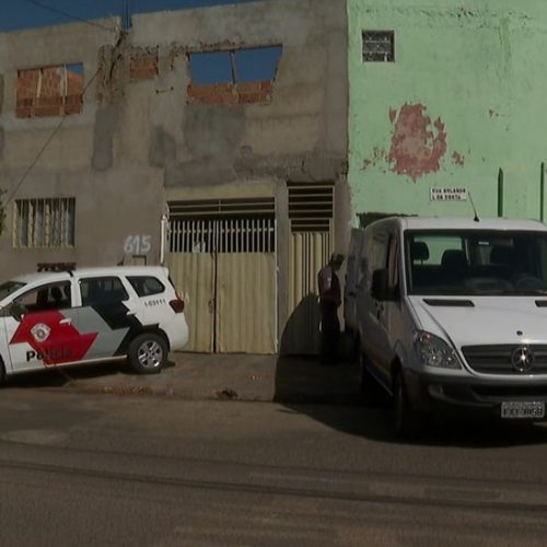 REGIÃO: Mulher é encontrada morta na frente de casa com sinais de violência