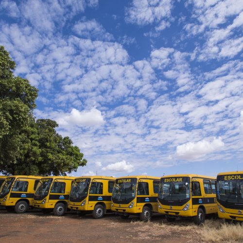 Barretos renova frota com sete novos ônibus para transporte escolar