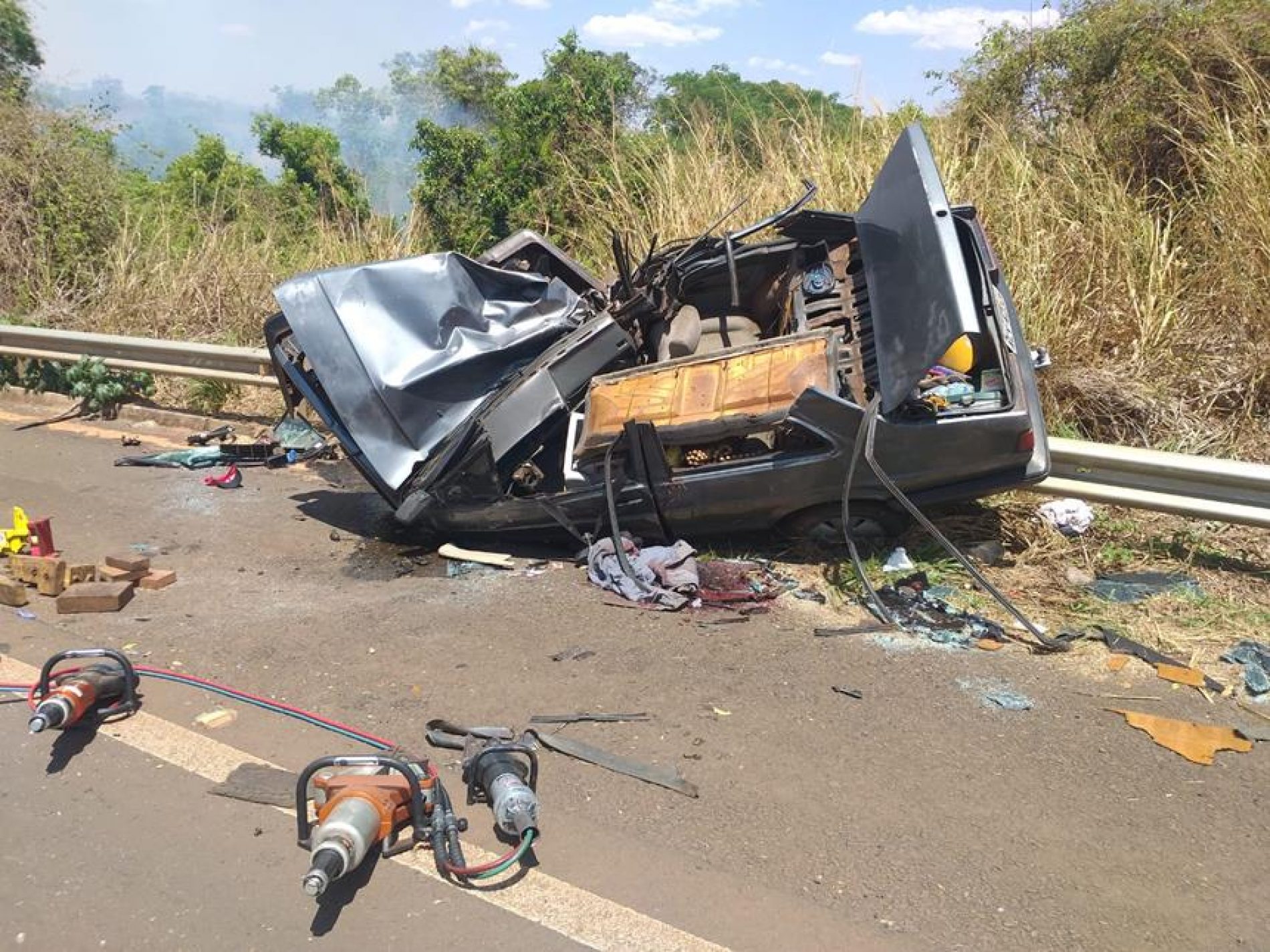ALTAIR/MATÉRIA COMPLETA: Família se envolve em acidente na Rodovia Armando Sales de Oliveira e mulher vai a óbito no local