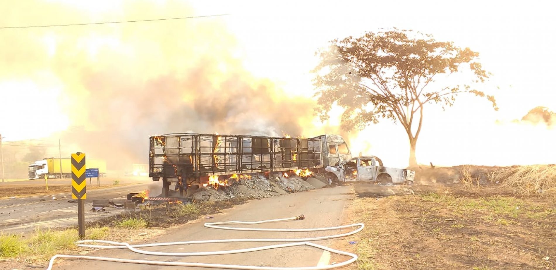 OLÍMPIA: Empresário fica gravemente ferido em acidente em que dois veículos se incendiaram