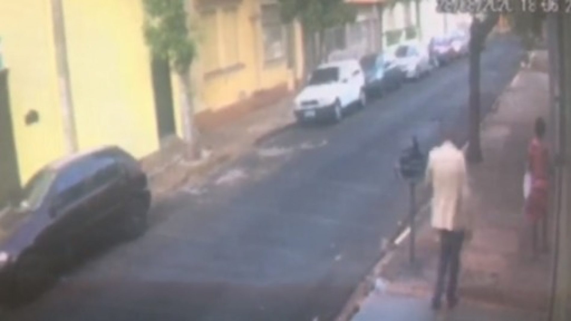 REGIÃO: Câmera de segurança flagra agressão contra idosa