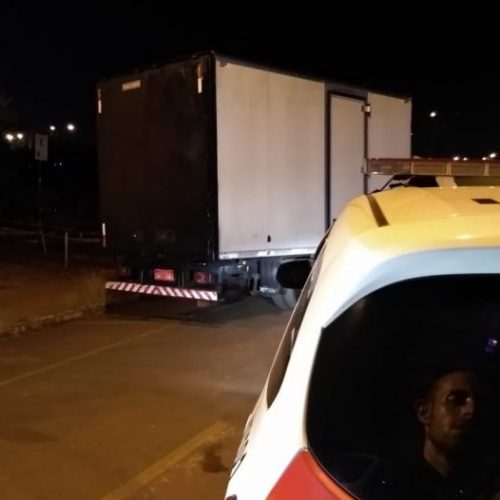 REGIÃO: Bandidos usam caminhão para invadir clínica e furtar televisões
