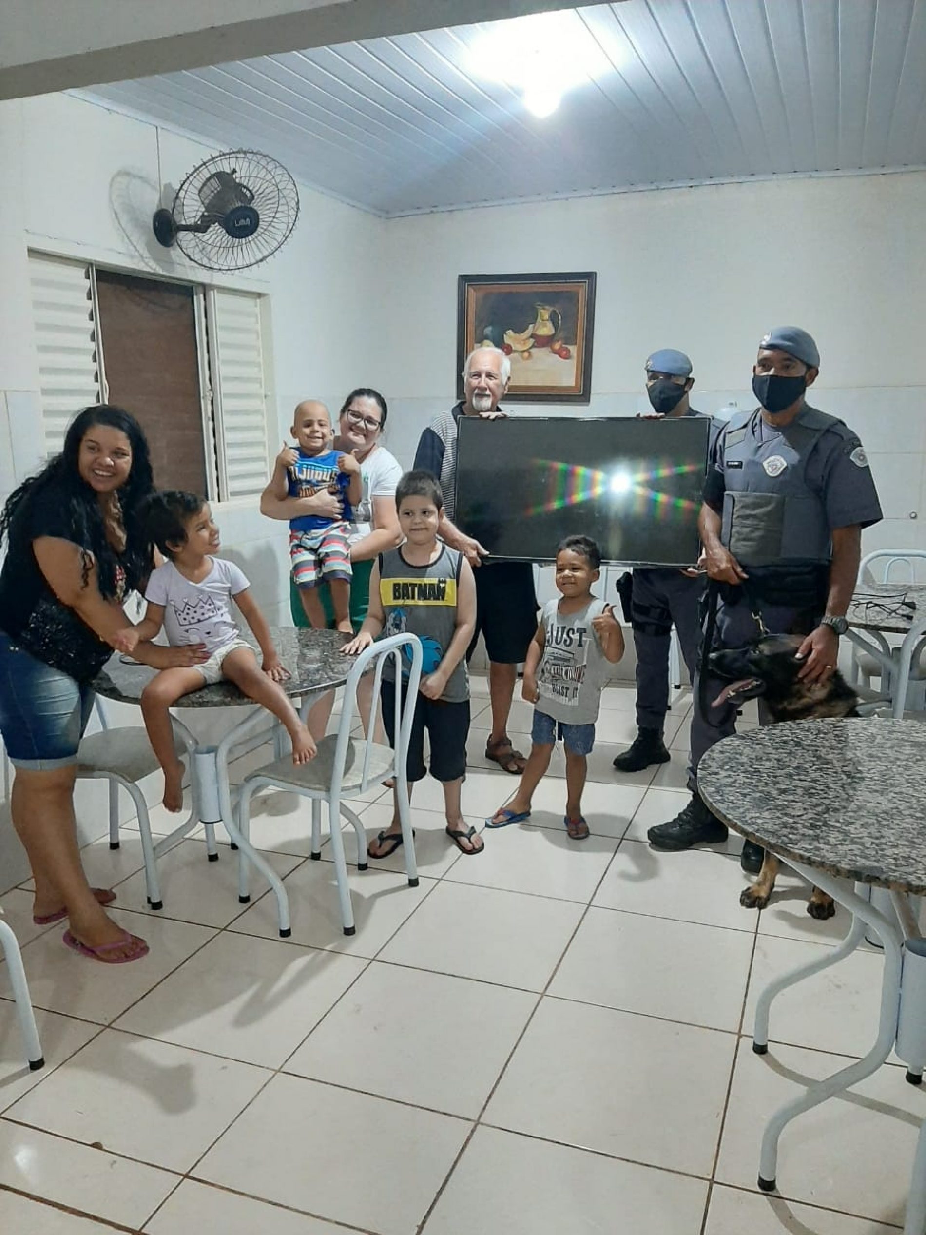 BARRETOS: Policiais Militares recuperam televisão que havia sido furtada em abrigo de crianças em tratamento na Fundação Pio XII
