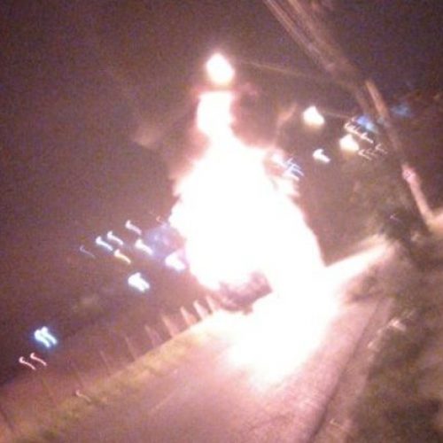 REGIÃO: Moto bate em ônibus, que pega fogo; estudante de 19 anos morre