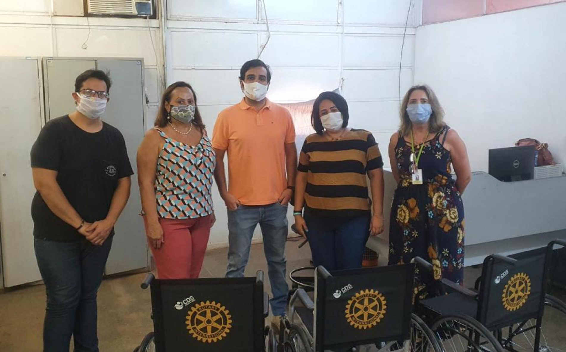 BARRETOS: Rotary Centro faz doação de cadeiras de rodas para Serviço Social da Secretaria de Saúde