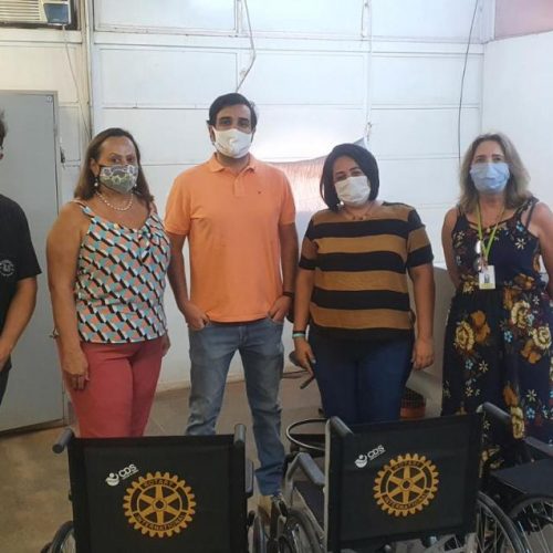 BARRETOS: Rotary Centro faz doação de cadeiras de rodas para Serviço Social da Secretaria de Saúde