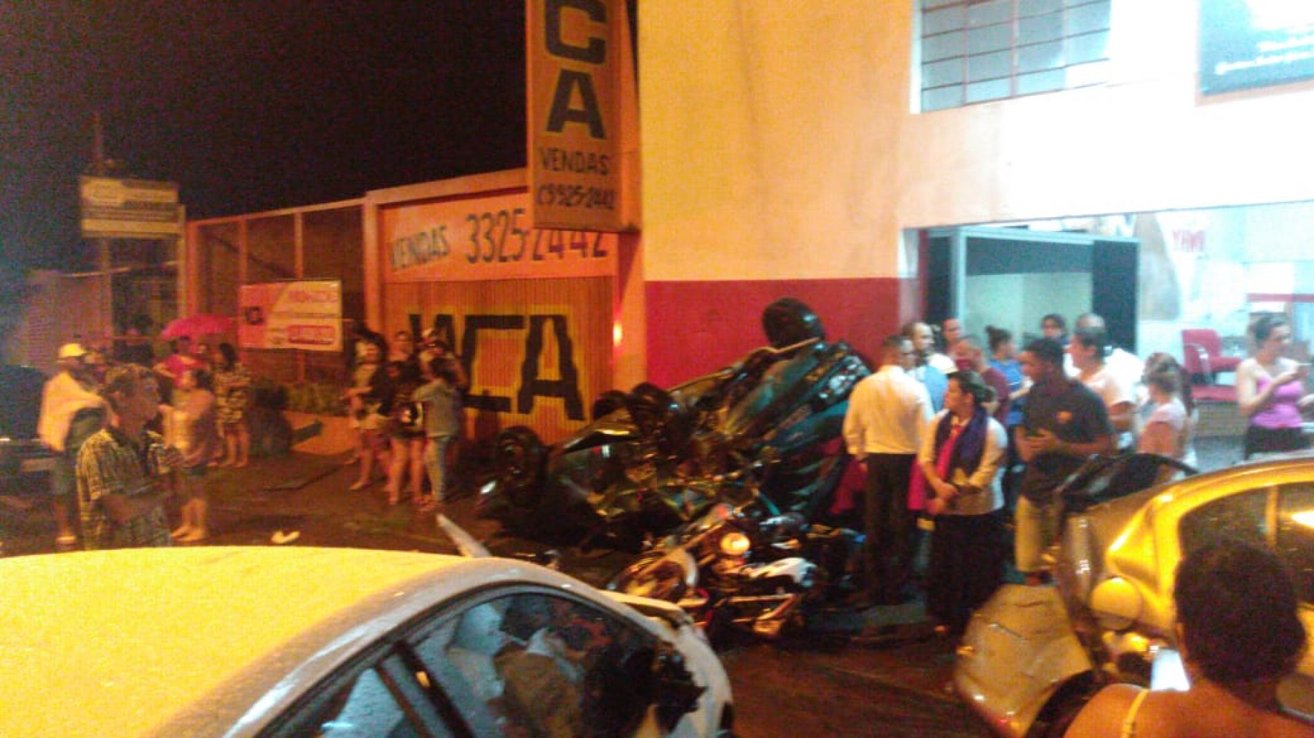 BARRETOS: Acidente envolvendo 10 veículos é registrado na Avenida Messias Gonçalves