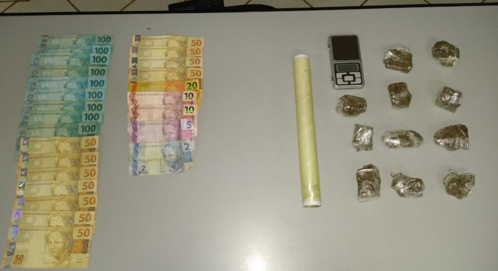 BARRETOS: Polícia apreende maconha, dinheiro, balança e prende homem por tráfico de drogas