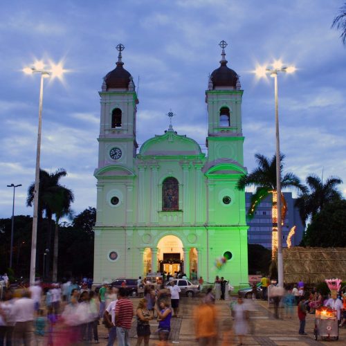 BARRETOS: Prefeitura dá início oficial ao espetáculo de luzes da Catedral