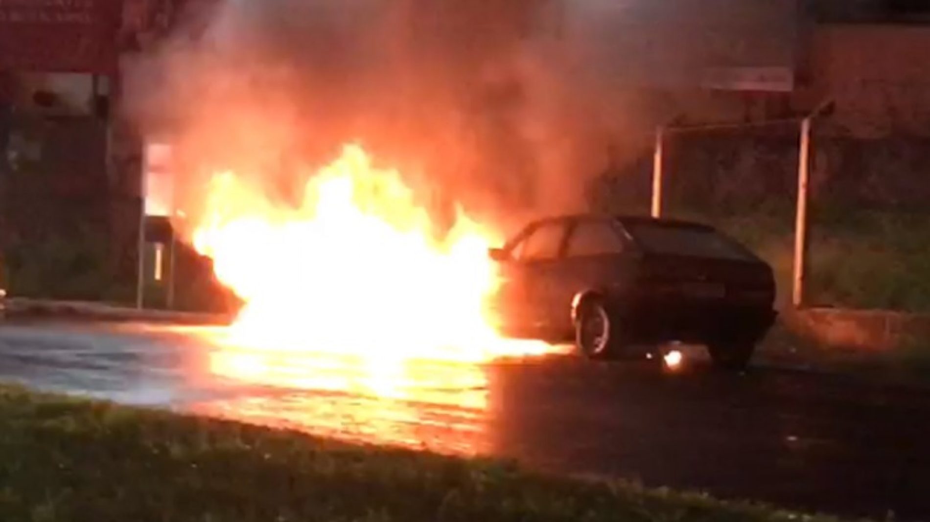 REGIÃO: Mulher suspeita que ex do namorado incendiou seu carro