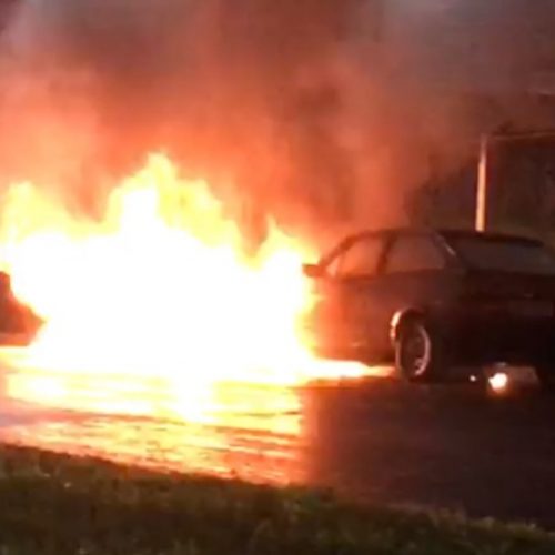 REGIÃO: Mulher suspeita que ex do namorado incendiou seu carro