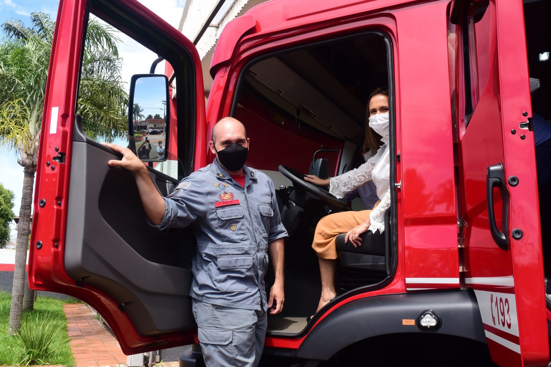BARRETOS: Corpo de Bombeiros de Barretos recebe nova viatura de combate a incêndio