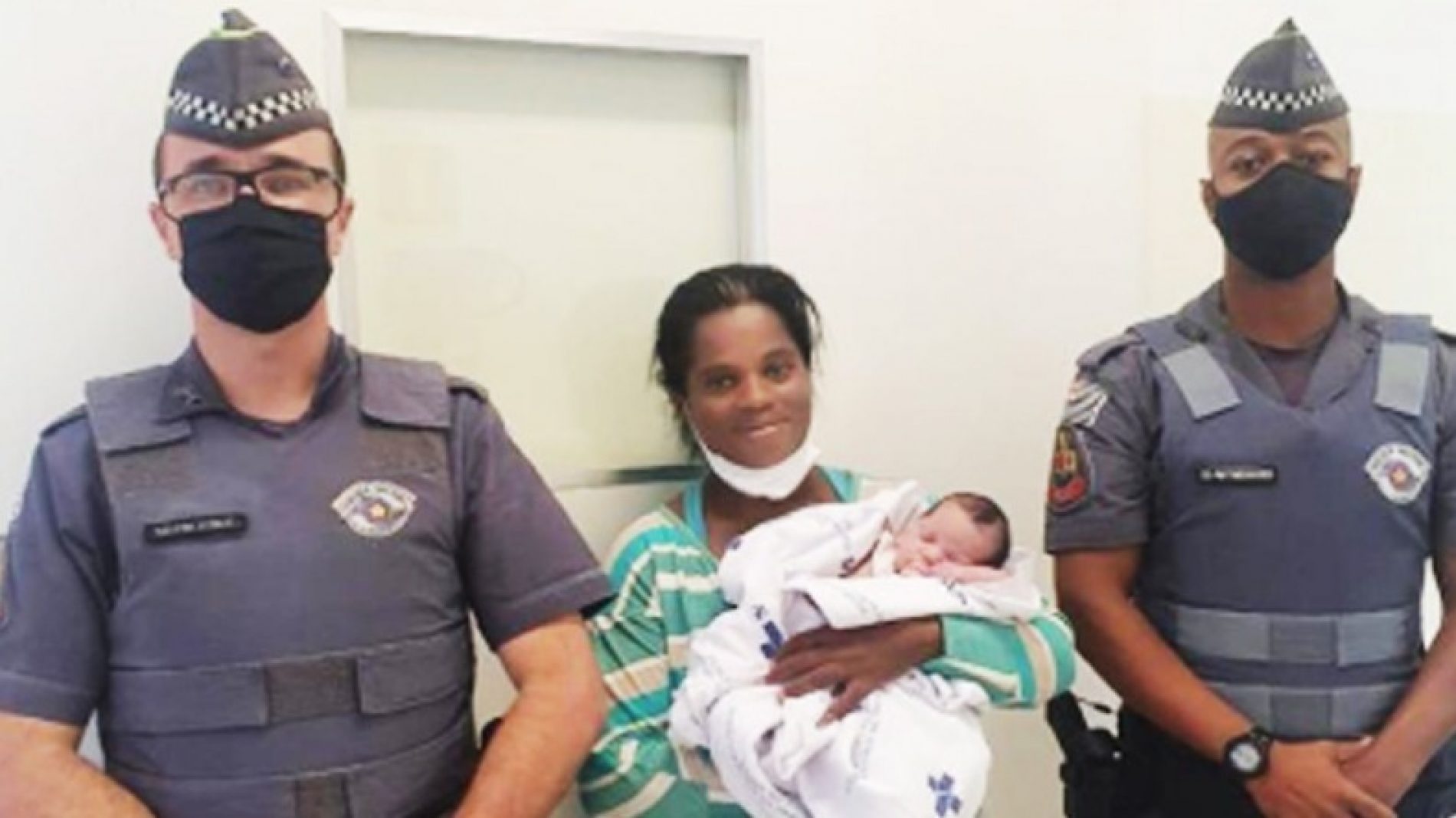 REGIÃO: Policiais militares salvam bebê engasgada com leite em Ribeirão