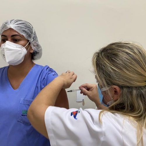 Bebedouro inicia vacinação contra Covid-19 na madrugada desta quarta-feira