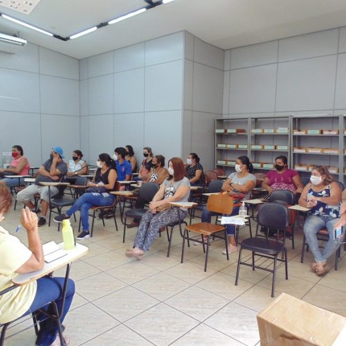 BARRETOS: Nutricionistas da Secretaria Municipal de Educação coordenam formação para merendeiras