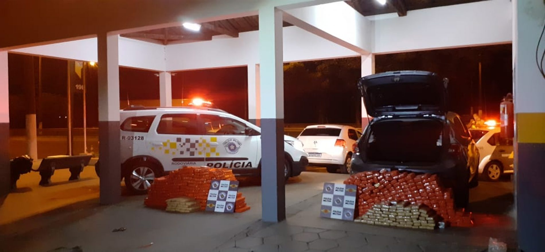 BARRETOS: Polícia Rodoviária prende três e apreende quase 350 quilos de maconha