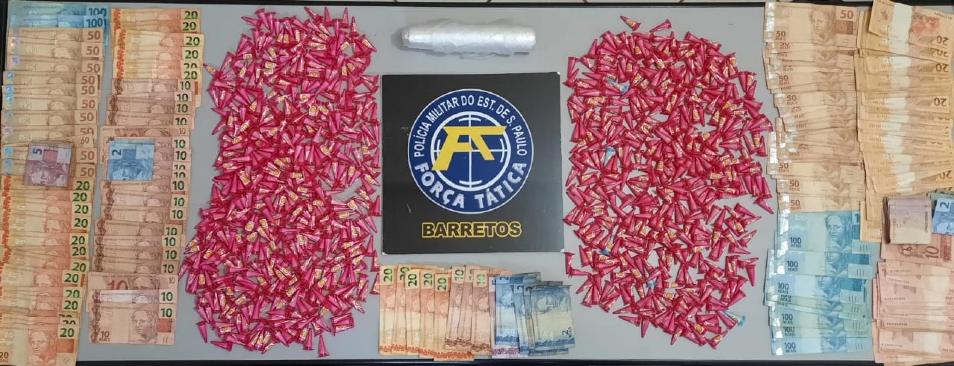 BARRETOS: Operação da Força Tática prende quatro e apreende quase um quilo de cocaína em chácara