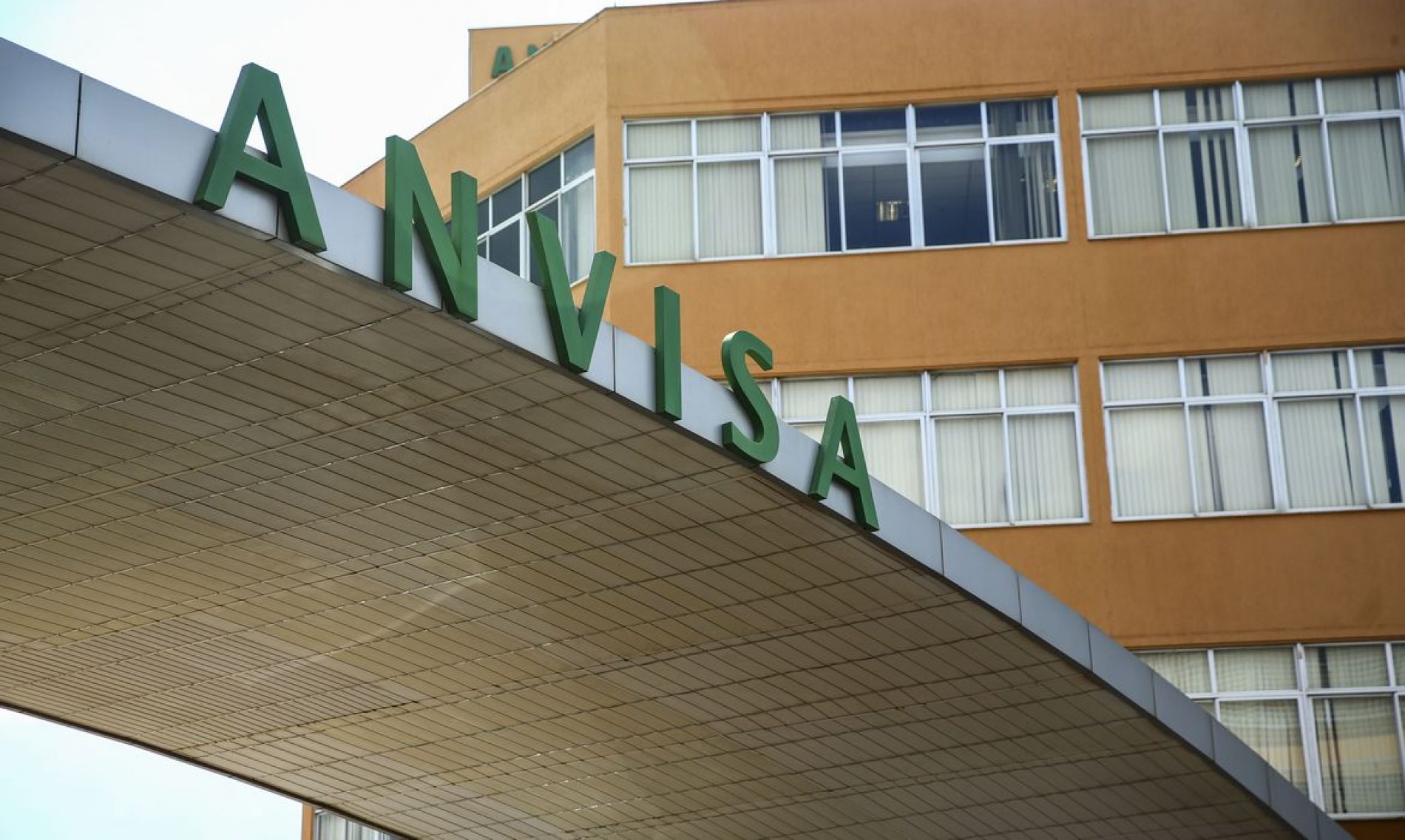 Ministério da Saúde pede autorização à Anvisa para importar vacina