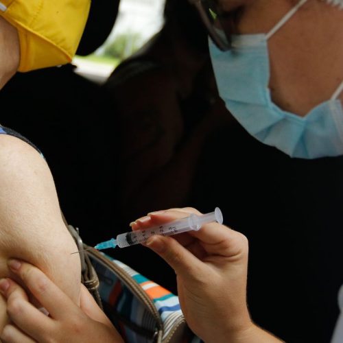 Ministério Saúde assina intenção de compra de vacinas da Pfizer e da Janssen