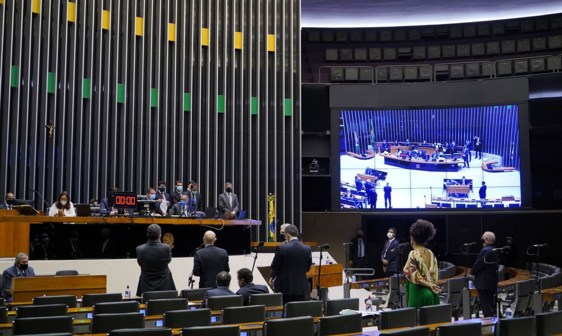 BRASIL: Câmara aprova projeto de lei que torna escolas serviços essenciais