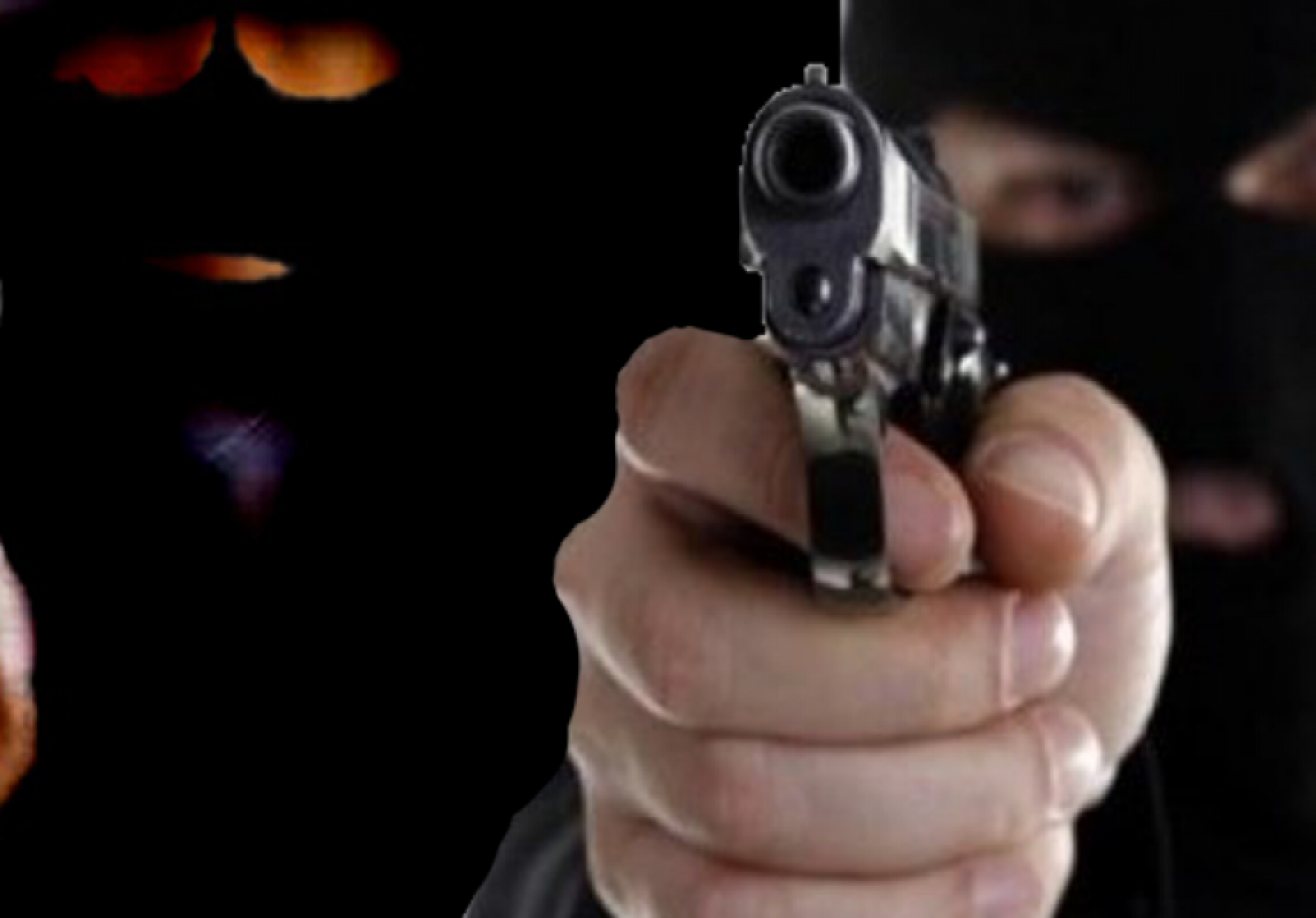 BARRETOS: Ladrões armados e encapuzados ameaçam e roubam babá, o marido dela e duas crianças