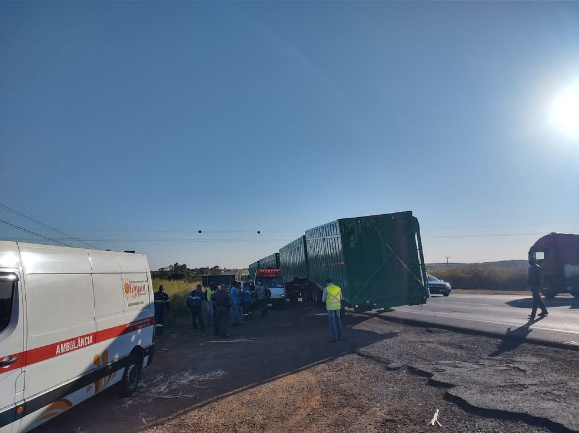 OLÍMPIA: Acidente entre caminhões e ônibus deixa 14 feridos em rodovia