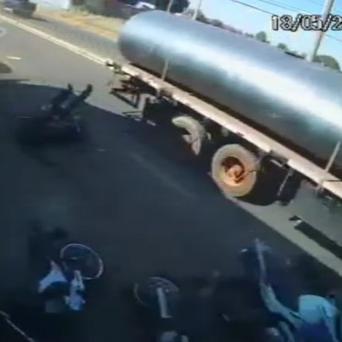BARRETOS: Caminhão atinge sete veículos e pedestre escapa com ferimentos leves