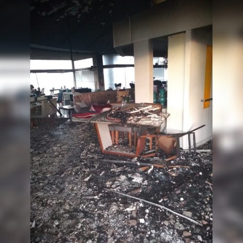 REGIÃO: Incêndio de grandes proporções atinge loja de sofás