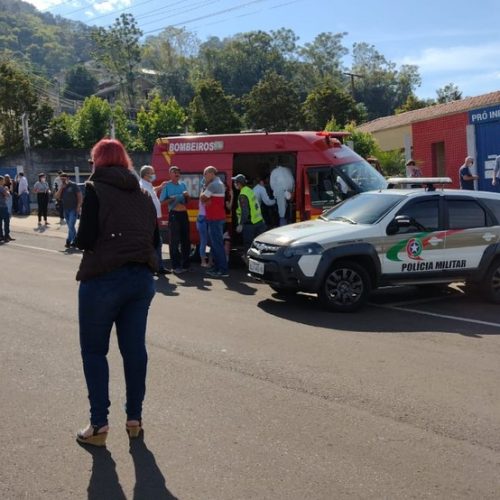 Jovem invade escola e mata três crianças e duas funcionárias em Santa Catarina