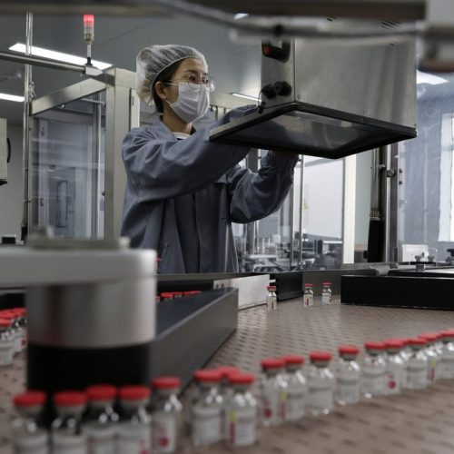 China desenvolve vacina contra covid-19 por inalação
