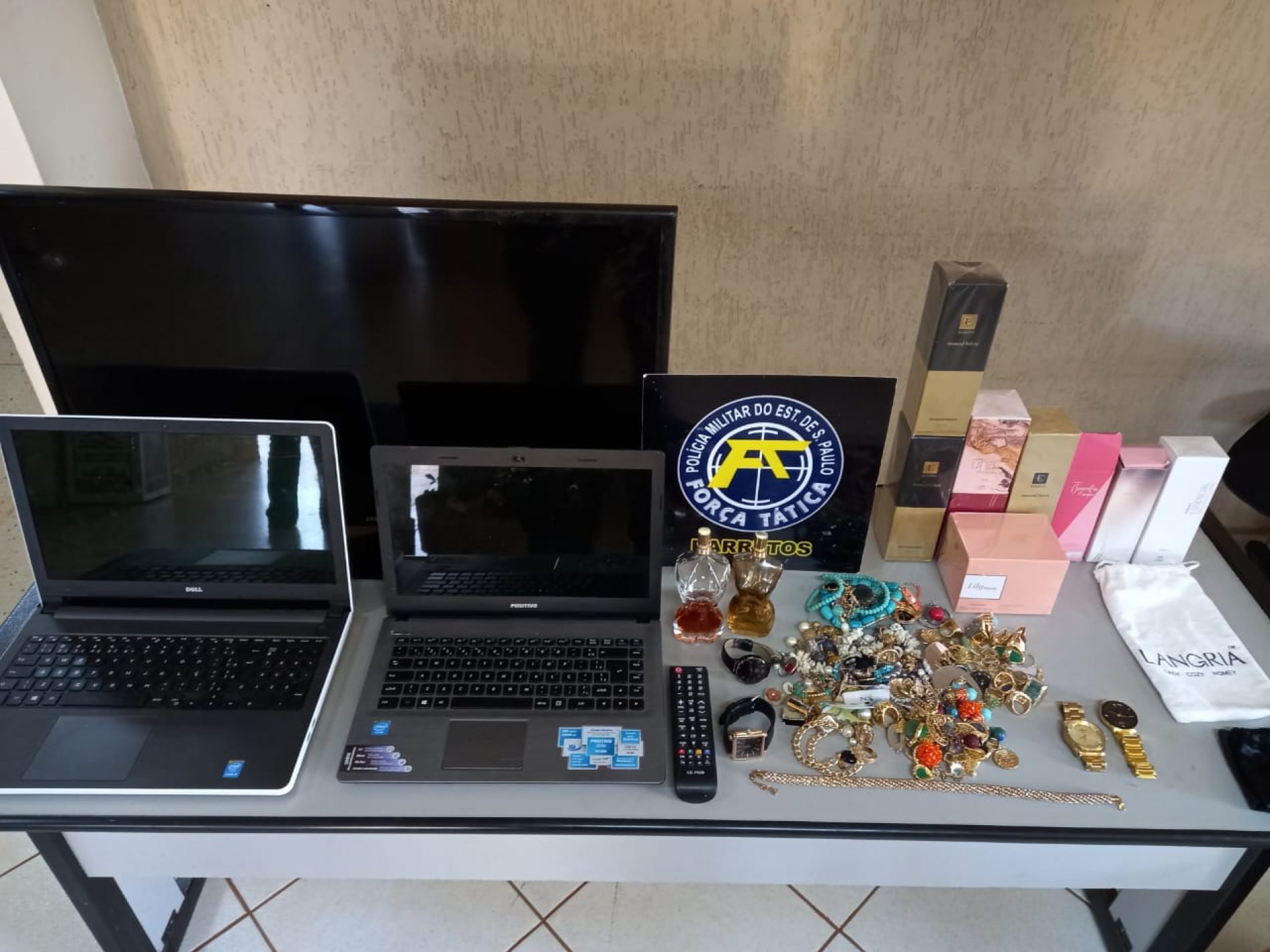 BARRETOS: Homens são presos por furto e polícia recupera diversos objetos que estavam à venda pela internet