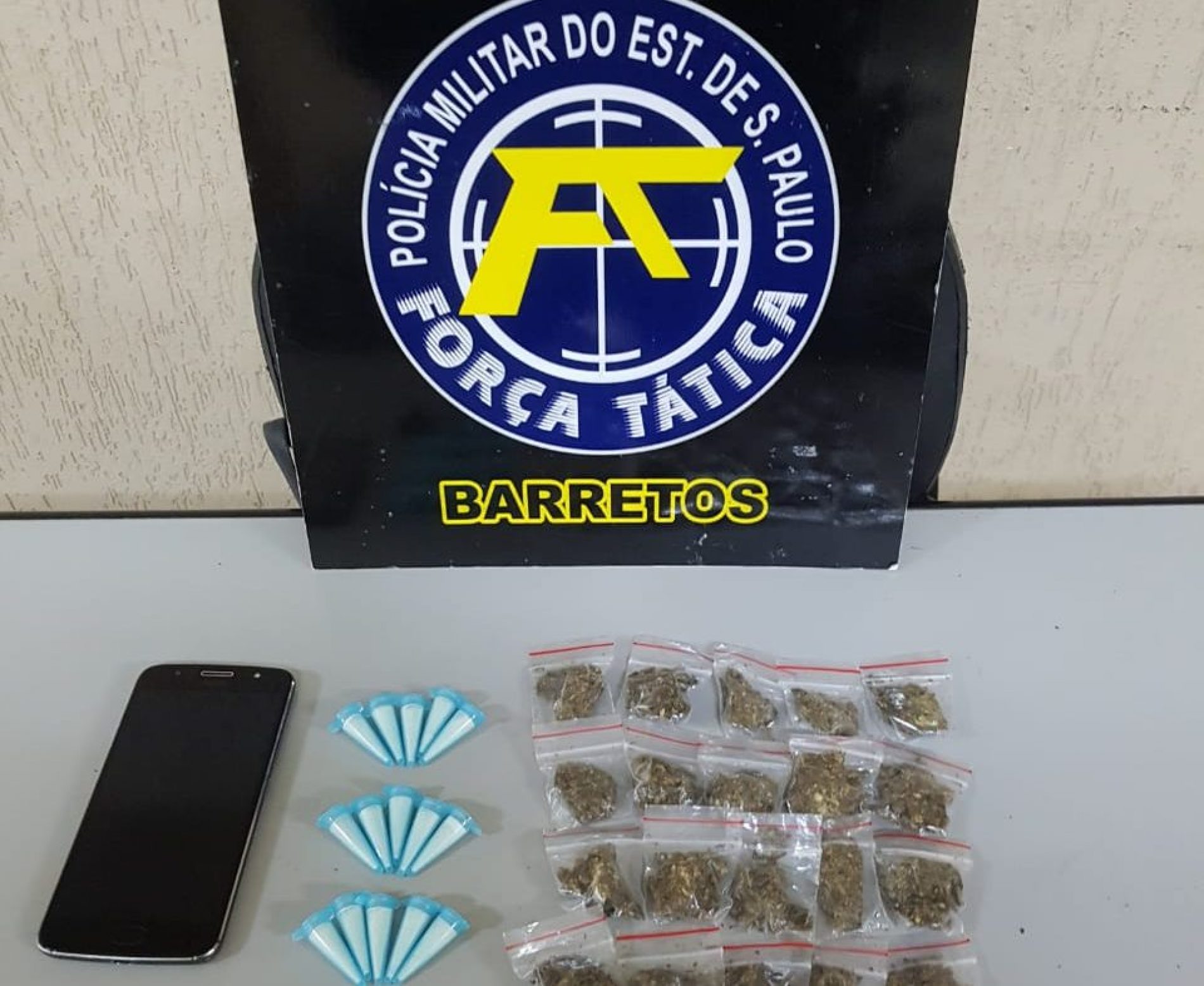 BARRETOS: Polícia apreende drogas e recupera moto furtada