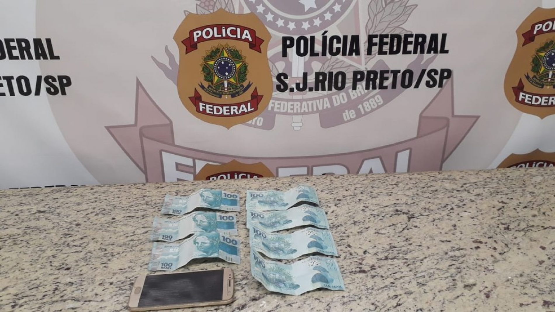REGIÃO: Mulher é presa com R$ 700 em notas falsas durante mandado de busca e apreensão