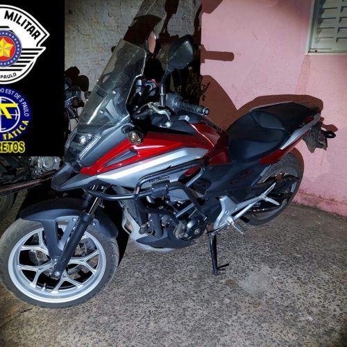 BARRETOS: Polícia Militar recupera moto que havia sido roubada na Avenida Roberto Rios
