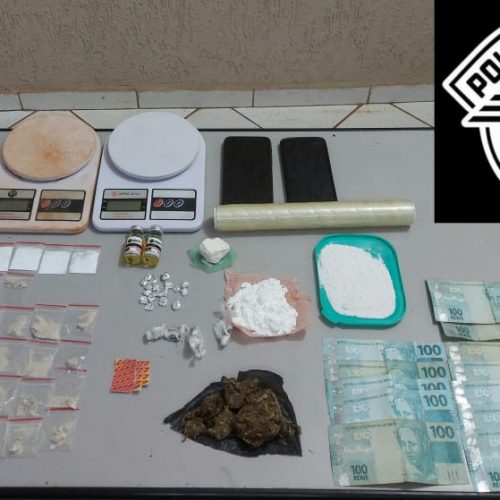 BARRETOS: Força Tática prende dois por tráfico e apreende maconha, cocaína e drogas sintéticas no bairro Nogueira