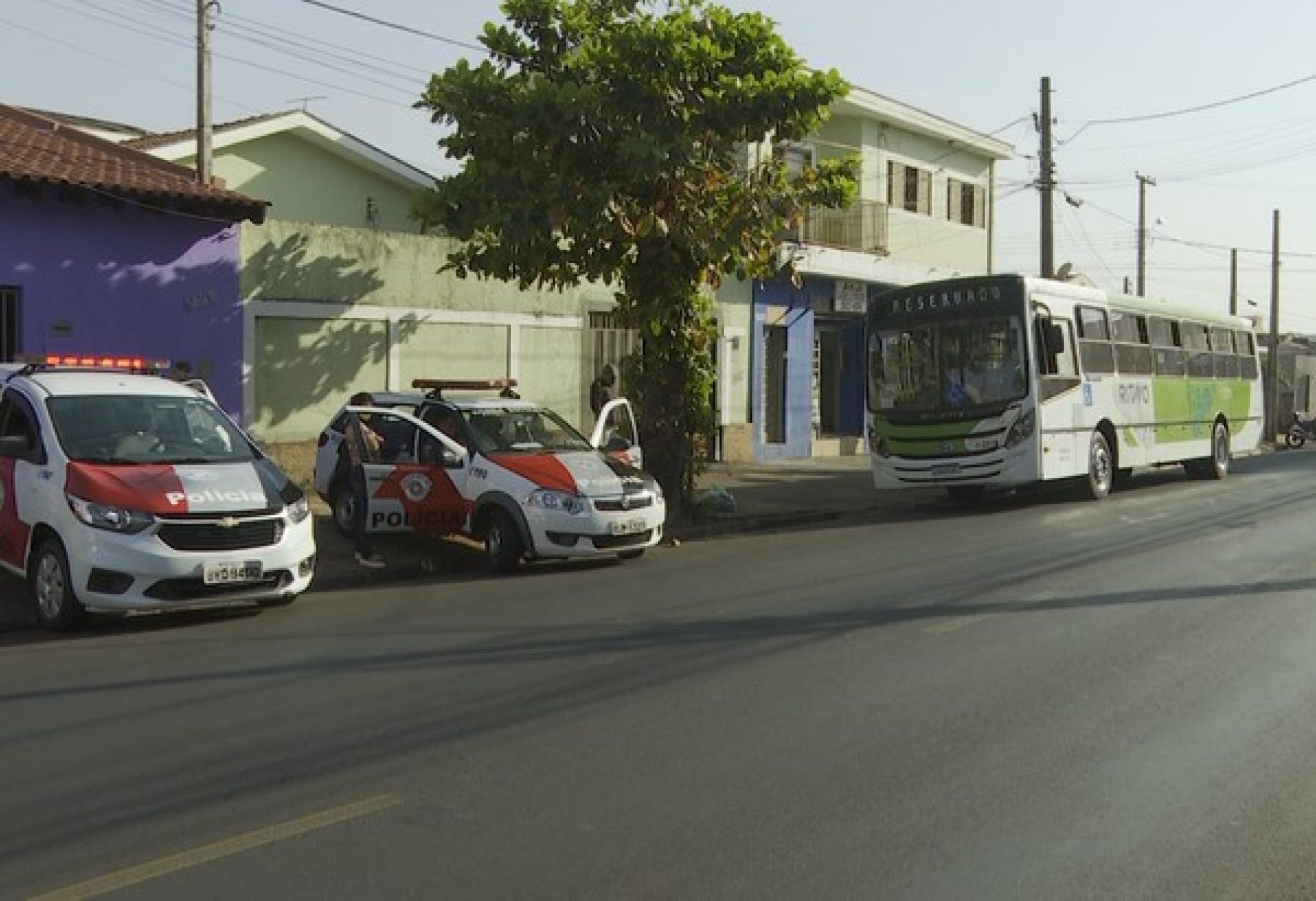 REGIÃO: Passageiros são assaltados por grupo armado dentro de ônibus do transporte público