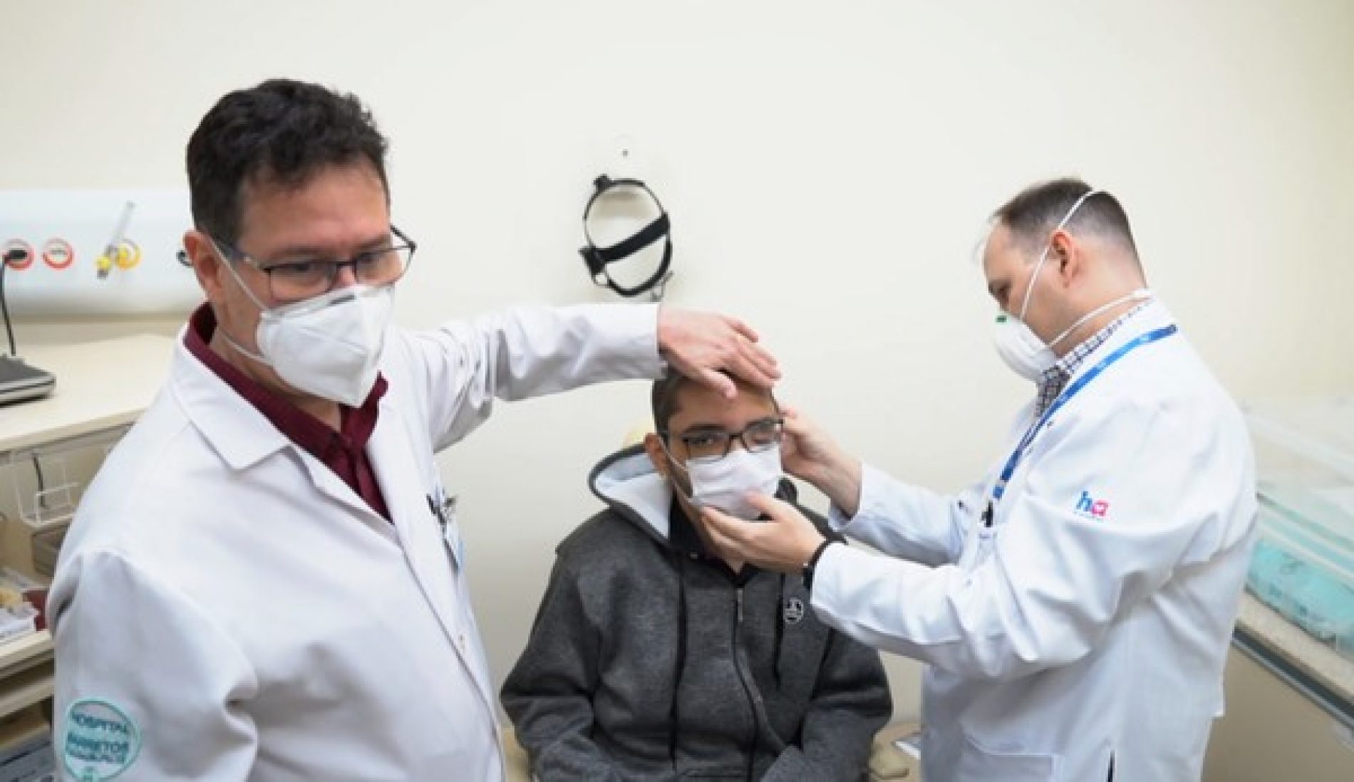 Cirurgia no SUS remove tumor raro e reconstrói face de jovem em Barretos