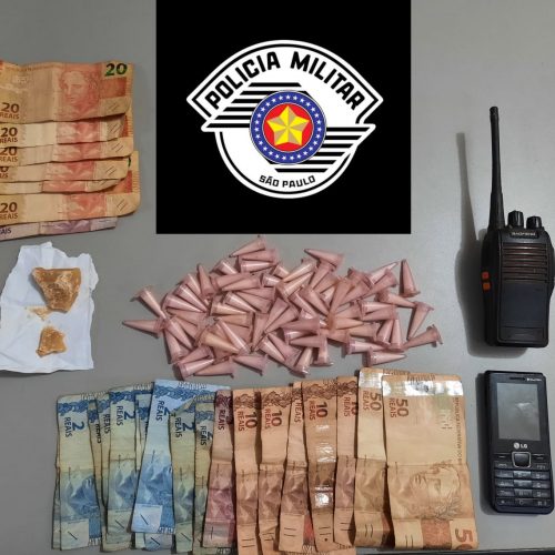 BARRETOS: Tático Comando prende soldador e desempregado traficando drogas no bairro Luís Spina