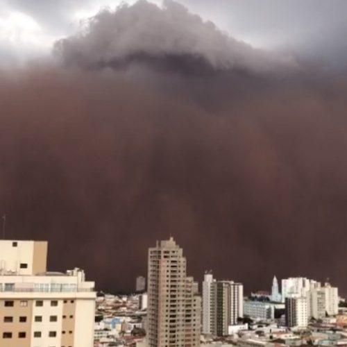 Tempestade de poeira também atinge cidades da região