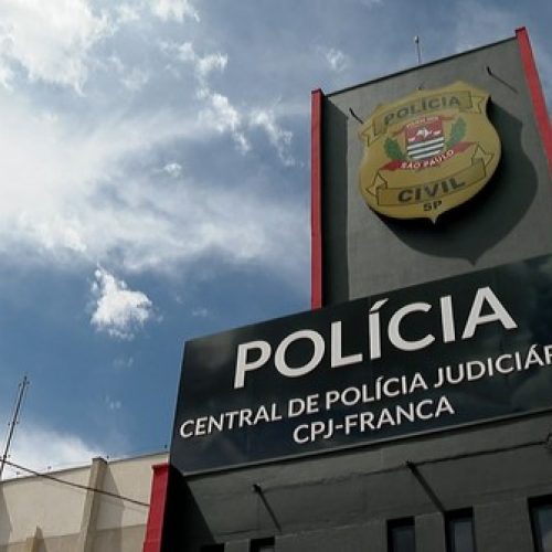 REGIÃO: Homem é preso em flagrante por esfaquear irmã transexual e o namorado dela