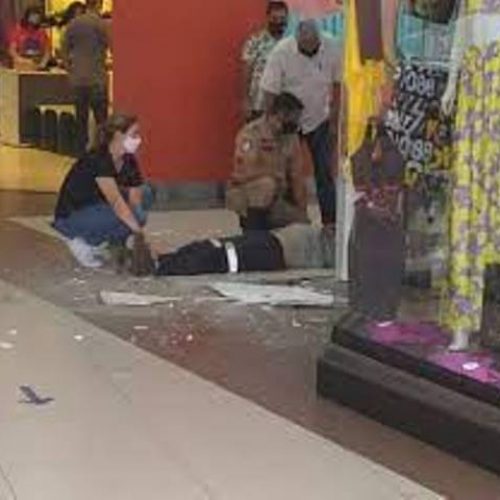 REGIÃO: Homem que realizava manutenção fica ferido após cair de telhado de shopping
