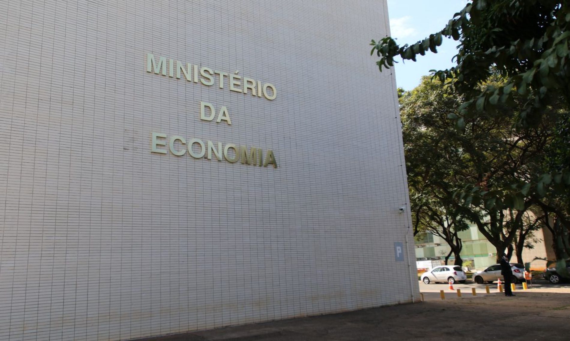 Governo estabelece ponto facultativo em 11 de outubro