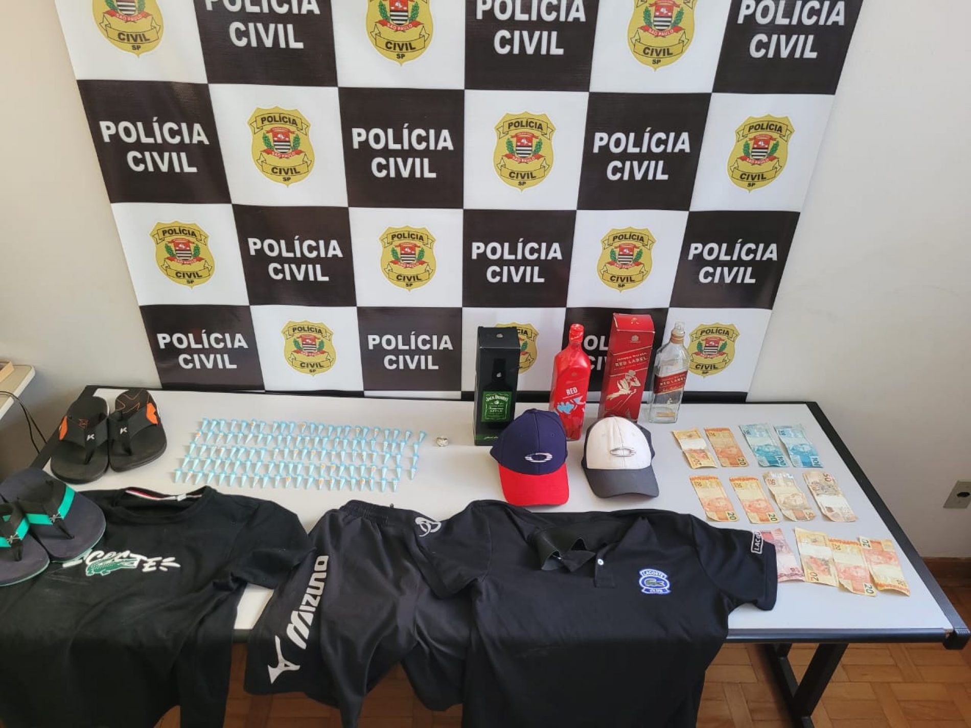 BARRETOS: Policia Civil prende autores de homicídio e apreende drogas, dinheiro e bebidas
