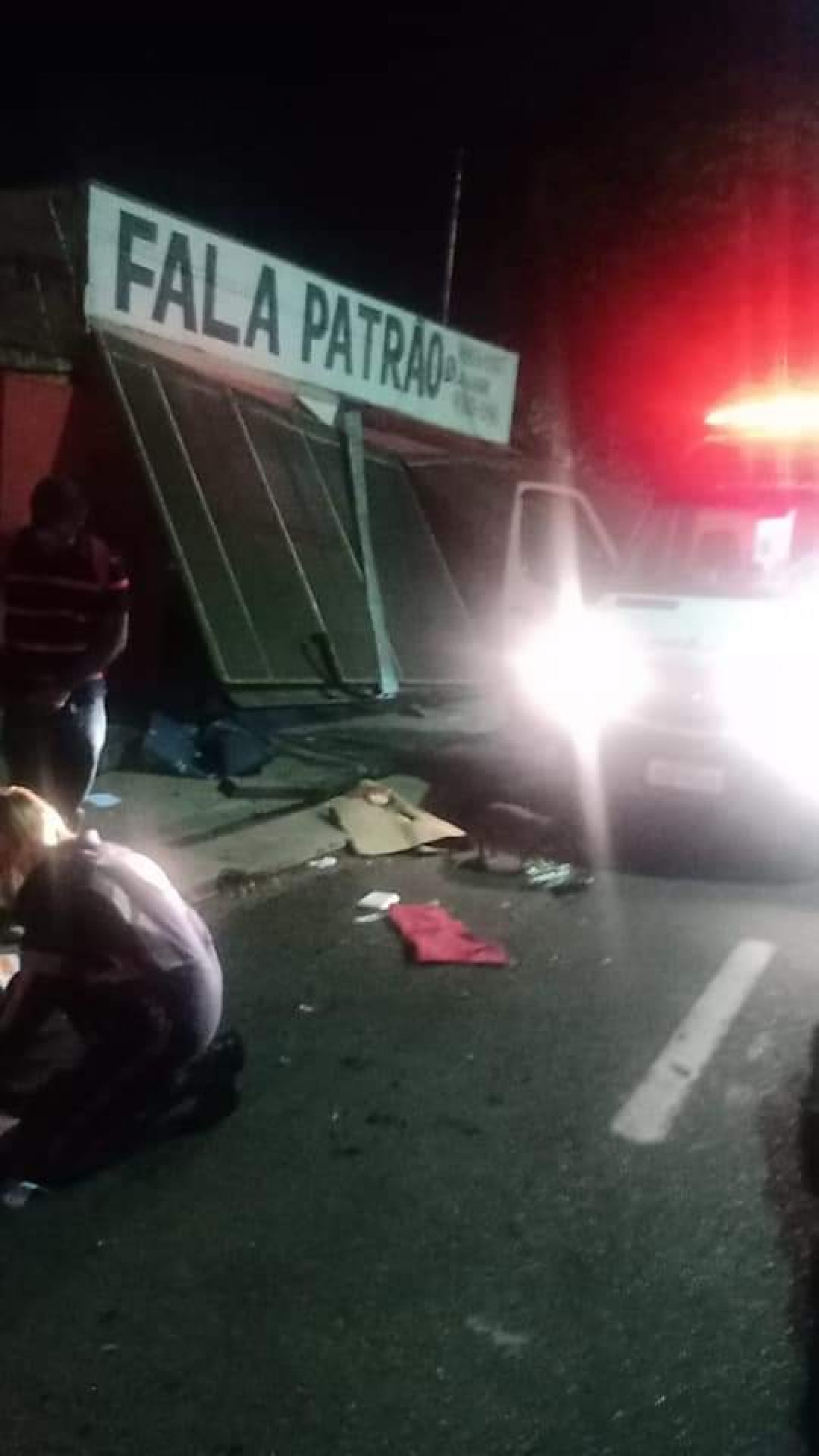 BARRETOS: Motorista adormece, atropela vítima e derruba fachada de bar no bairro Christiano Carvalho Vítima que trabalhava a