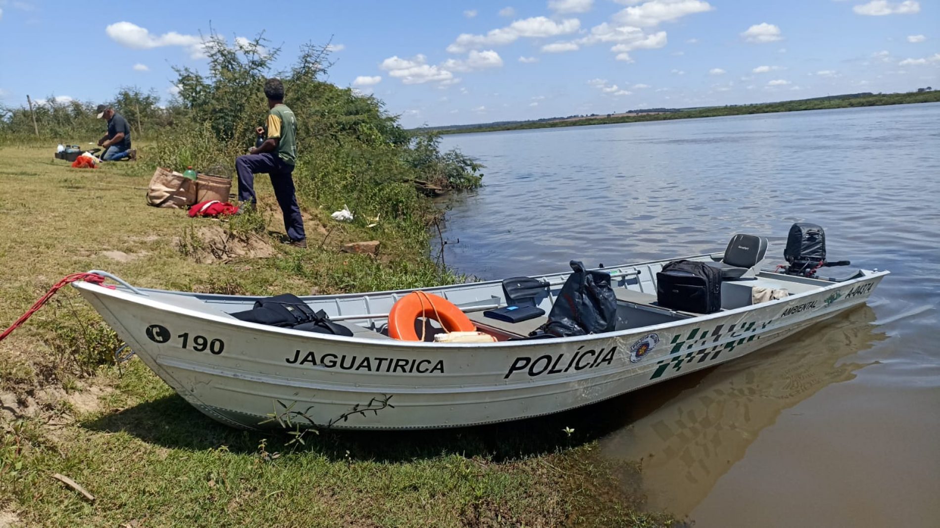 Polícia Ambiental flagra pescador atuando de forma irregular no Rio Grande