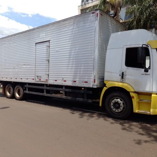 Caminhão roubado e carregado com aquecedores solares é apreendido em Barretos